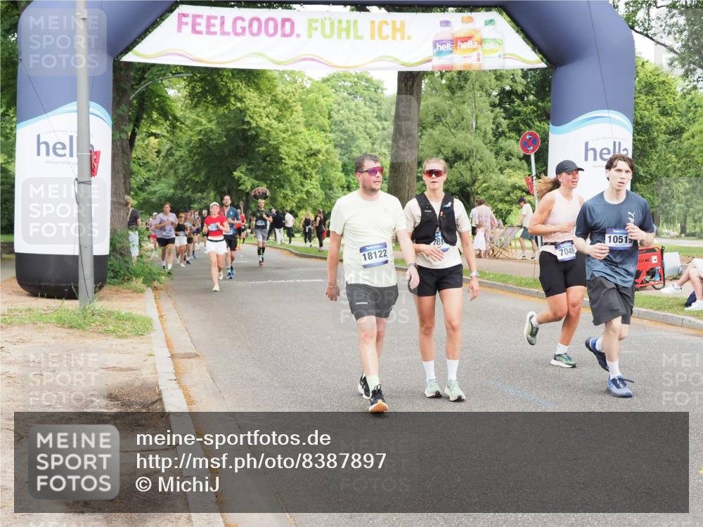 29.06.2025 - hella hamburg halbmarathon MichiJ http://msf.ph/oto/8387897 29.06.2025 10:48:04 Zwischen KM18-KM19 3400, 6708, 7049, 8807, 10295, 10519, 13558, 15008, 17181, 17894, 18122, 18808 meine-sportfotos.de