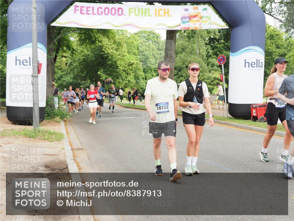 29.06.2025 - hella hamburg halbmarathon MichiJ http://msf.ph/oto/8387913 29.06.2025 10:48:04 Zwischen KM18-KM19 3400, 6708, 7049, 8807, 10295, 10519, 13558, 15008, 17181, 17894, 18122, 18808 meine-sportfotos.de