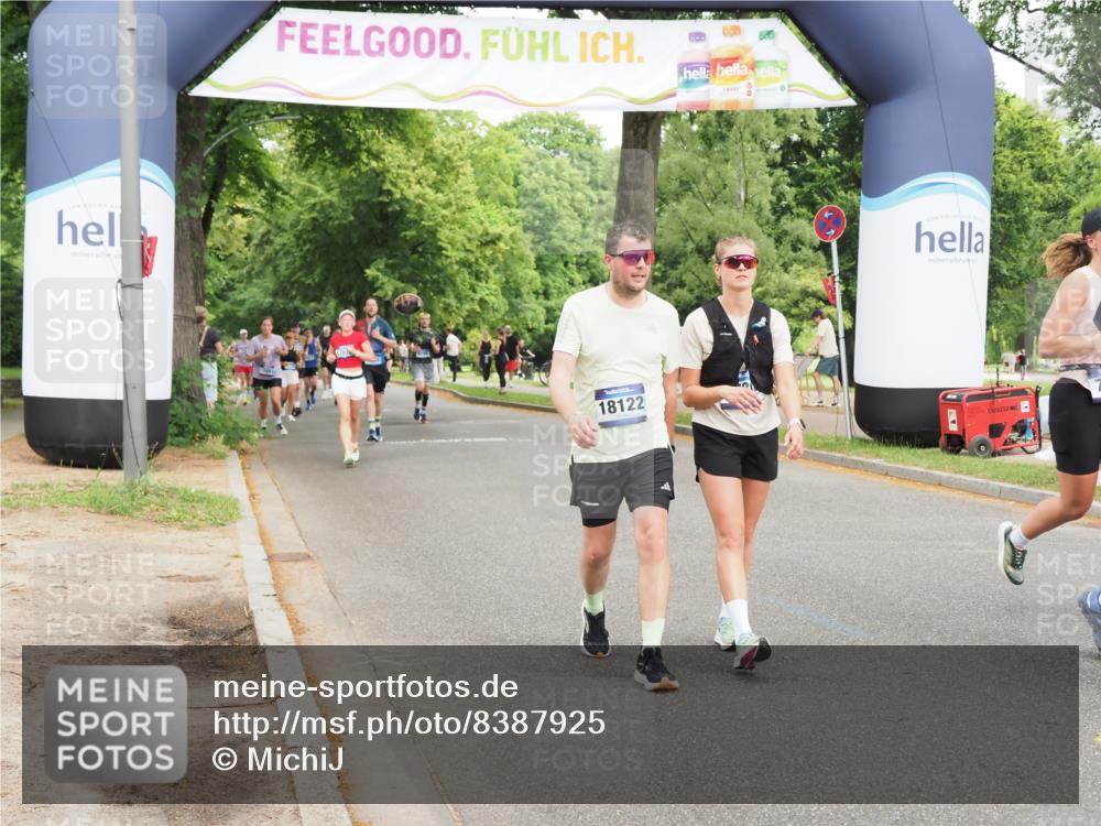 29.06.2025 - hella hamburg halbmarathon MichiJ http://msf.ph/oto/8387925 29.06.2025 10:48:04 Zwischen KM18-KM19 3400, 6708, 7049, 8807, 10295, 10519, 13558, 15008, 17181, 17894, 18122, 18808 meine-sportfotos.de