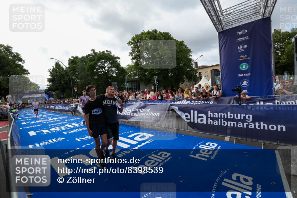 29.06.2025 - hella hamburg halbmarathon Zöllner http://msf.ph/oto/8398539 29.06.2025 10:35:48 Ziel 12462, 12899, 16119 meine-sportfotos.de