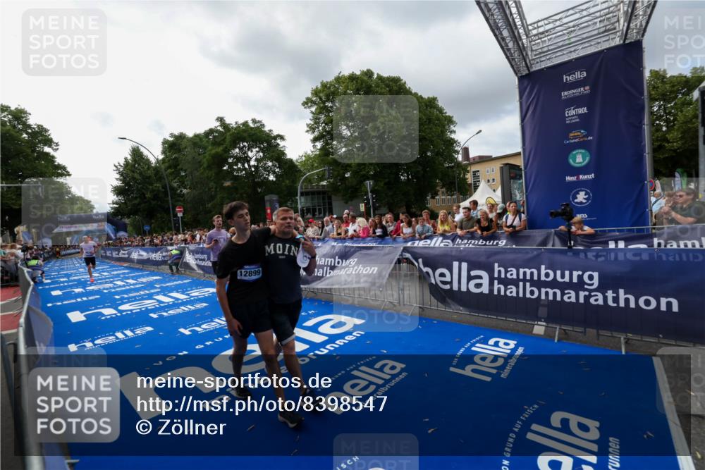 29.06.2025 - hella hamburg halbmarathon Zöllner http://msf.ph/oto/8398547 29.06.2025 10:35:49 Ziel 3843, 12462, 12899, 16119 meine-sportfotos.de