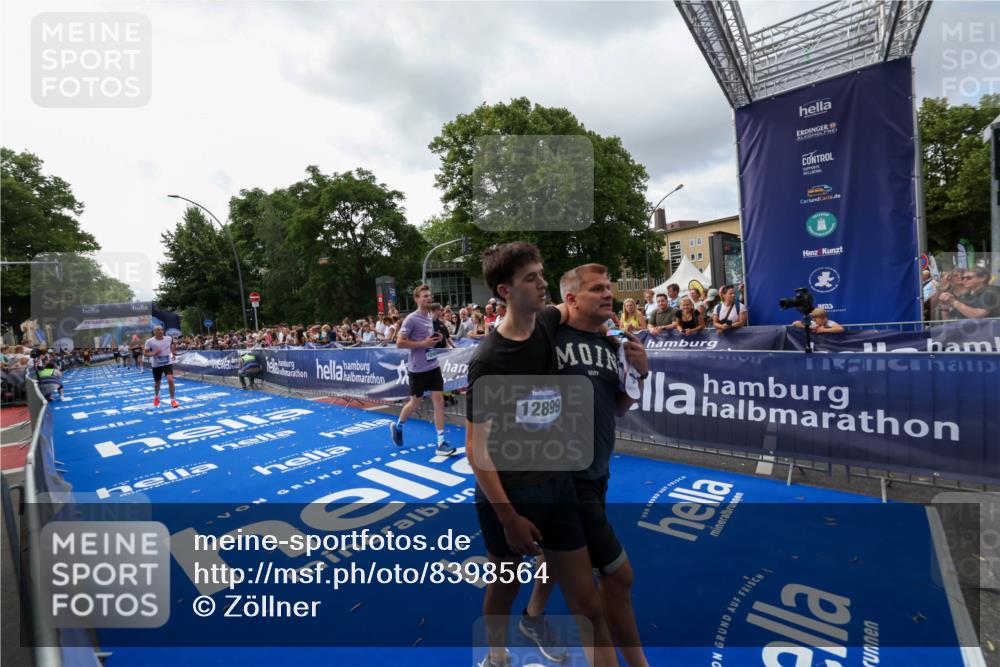 29.06.2025 - hella hamburg halbmarathon Zöllner http://msf.ph/oto/8398564 29.06.2025 10:35:50 Ziel 3843, 12462, 12899, 13252, 15161, 16119 meine-sportfotos.de