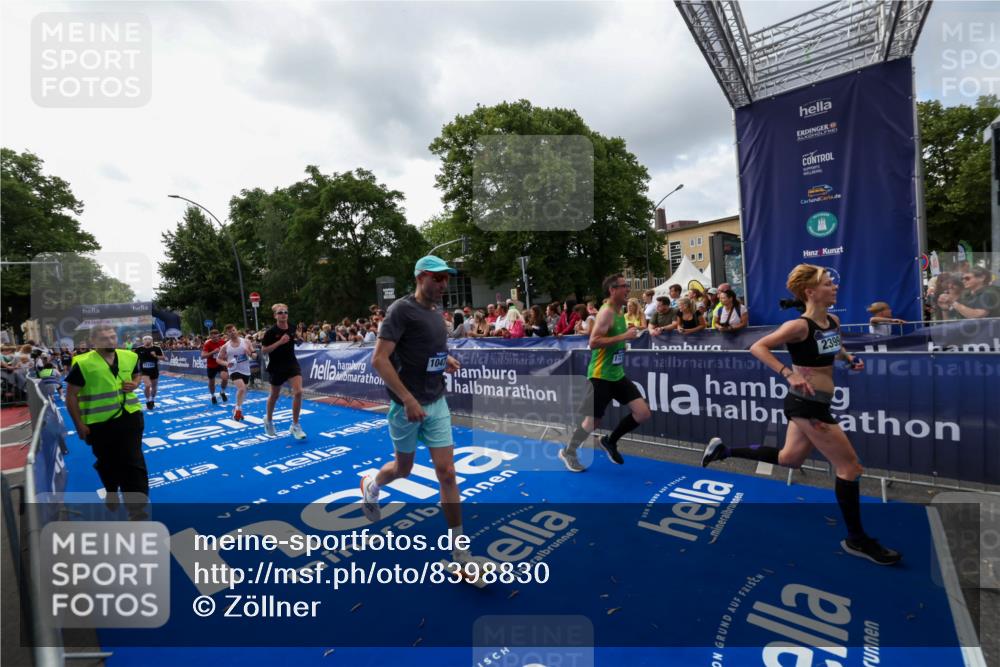 29.06.2025 - hella hamburg halbmarathon Zöllner http://msf.ph/oto/8398830 29.06.2025 10:36:10 Ziel 2399, 6032, 6990, 9313, 10477, 12168, 12447, 12488, 13419, 14875, 17078, 17217, 17691, 18156, 18600 meine-sportfotos.de