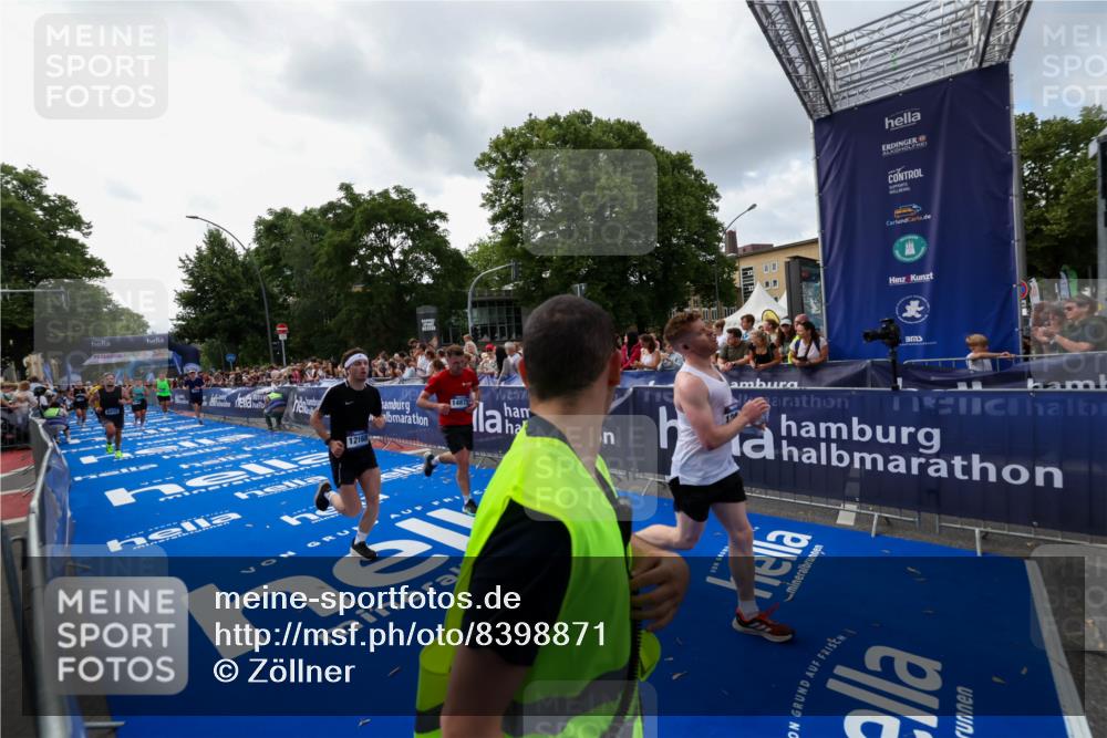29.06.2025 - hella hamburg halbmarathon Zöllner http://msf.ph/oto/8398871 29.06.2025 10:36:12 Ziel 2774, 6032, 6990, 12168, 12447, 12488, 13419, 14601, 14875, 15115, 17078, 17329, 17691, 18600 meine-sportfotos.de