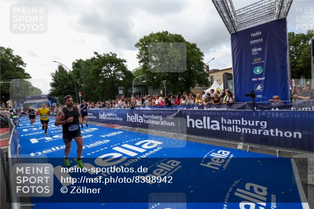 29.06.2025 - hella hamburg halbmarathon Zöllner http://msf.ph/oto/8398942 29.06.2025 10:36:15 Ziel 2774, 6032, 6829, 6990, 6993, 12447, 13991, 14601, 15115, 17078, 17329, 17691, 18600 meine-sportfotos.de
