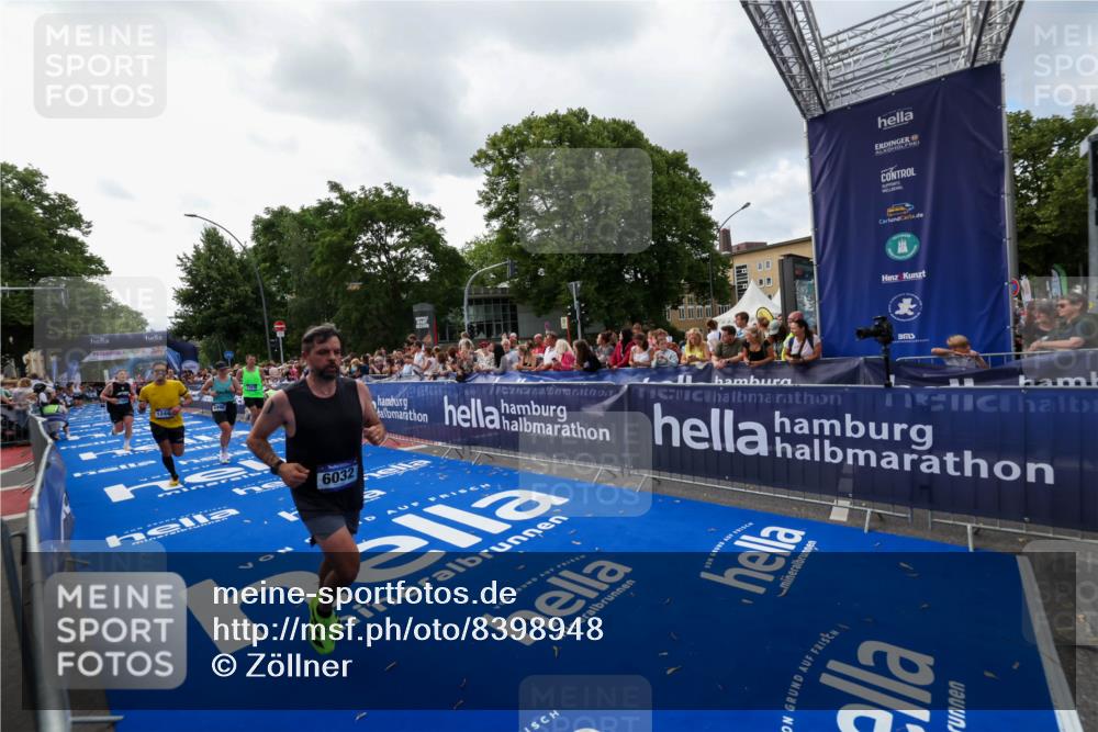 29.06.2025 - hella hamburg halbmarathon Zöllner http://msf.ph/oto/8398948 29.06.2025 10:36:15 Ziel 2774, 6032, 6829, 6990, 6993, 12447, 13991, 14601, 15115, 17078, 17329, 17691, 18600 meine-sportfotos.de