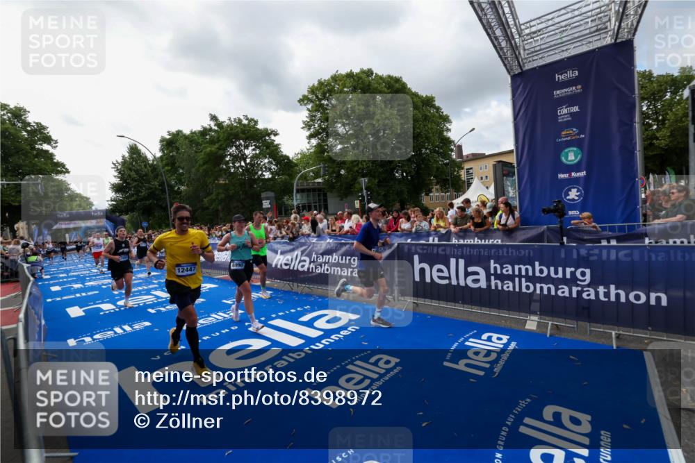 29.06.2025 - hella hamburg halbmarathon Zöllner http://msf.ph/oto/8398972 29.06.2025 10:36:16 Ziel 2774, 6032, 6829, 6990, 6993, 12447, 13991, 14601, 15115, 15348, 17078, 17329, 17691, 18600 meine-sportfotos.de