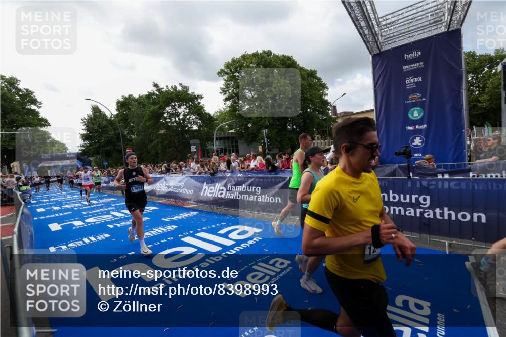 29.06.2025 - hella hamburg halbmarathon Zöllner http://msf.ph/oto/8398993 29.06.2025 10:36:17 Ziel 2774, 6829, 6990, 6993, 12447, 13991, 14601, 15115, 15348, 17078, 17329, 17691, 18600 meine-sportfotos.de