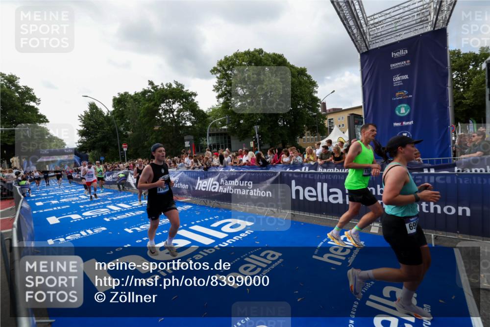 29.06.2025 - hella hamburg halbmarathon Zöllner http://msf.ph/oto/8399000 29.06.2025 10:36:18 Ziel 2774, 6829, 6990, 6993, 12447, 13991, 14601, 15115, 15348, 16158, 17078, 17329, 17691 meine-sportfotos.de