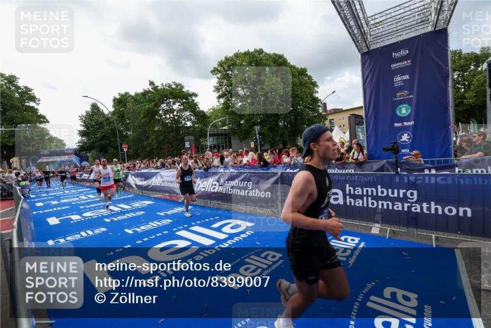 29.06.2025 - hella hamburg halbmarathon Zöllner http://msf.ph/oto/8399007 29.06.2025 10:36:18 Ziel 2774, 6829, 6990, 6993, 12447, 13991, 14601, 15115, 15348, 16158, 17078, 17329, 17691 meine-sportfotos.de