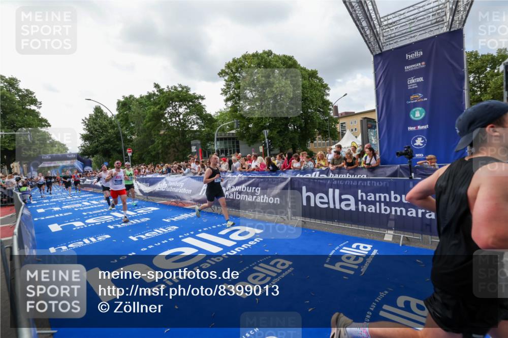29.06.2025 - hella hamburg halbmarathon Zöllner http://msf.ph/oto/8399013 29.06.2025 10:36:18 Ziel 2774, 6829, 6990, 6993, 12447, 13991, 14601, 15115, 15348, 16158, 17078, 17329, 17691 meine-sportfotos.de