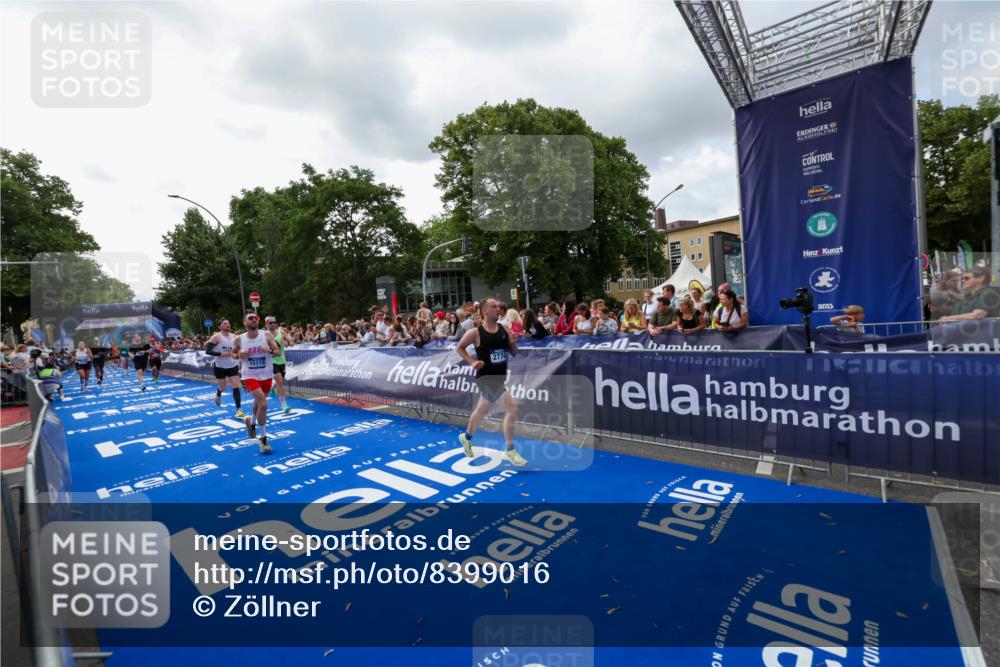 29.06.2025 - hella hamburg halbmarathon Zöllner http://msf.ph/oto/8399016 29.06.2025 10:36:19 Ziel 2774, 6829, 6993, 13991, 14601, 15115, 15348, 16158, 17329, 17691 meine-sportfotos.de