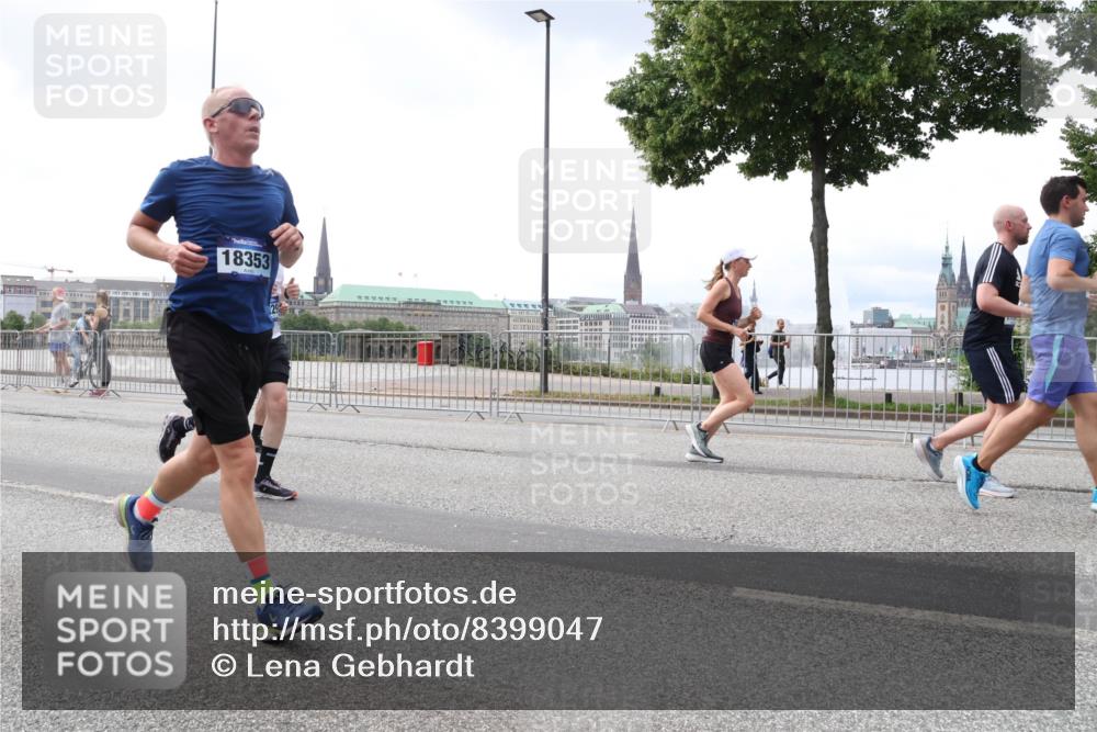 29.06.2025 - hella hamburg halbmarathon Lena Gebhardt http://msf.ph/oto/8399047 29.06.2025 10:40:36 Lombardsbrücke 18353, 1018, 1037, 1075, 1323, 2019, 2042, 2109, 2173, 2206, 2254, 2299, 2515, 2572, 2762, 2763, 2858, 3121, 3237, 3293, 3295, 3306, 3432, 3515, 3607, 3694, 3808, 3810, 4044, 4173, 4271, 4411, 4530, 4612, 4756, 4775, 4906, 4972, 5059, 5113, 5263, 5351, 5352, 5702, 5753, 5975, 6076, 6098, 6163, 6229, 6278, 6280, 6289, 6363, 6463, 6548, 6673, 6866, 6876, 6920, 7108, 7174, 7293, 7675, 7850, 7956, 8053, 8054, 8307, 8378, 8391, 8429, 8430, 9237, 11053 meine-sportfotos.de