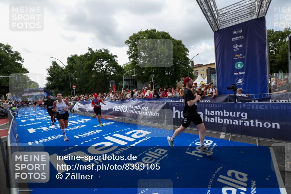29.06.2025 - hella hamburg halbmarathon Zöllner http://msf.ph/oto/8399105 29.06.2025 10:36:22 Ziel 6829, 6993, 12051, 13991, 14075, 15348, 16158, 17192 meine-sportfotos.de
