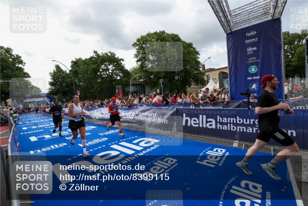 29.06.2025 - hella hamburg halbmarathon Zöllner http://msf.ph/oto/8399115 29.06.2025 10:36:23 Ziel 6829, 6993, 12051, 13991, 14075, 15348, 16158, 17192 meine-sportfotos.de
