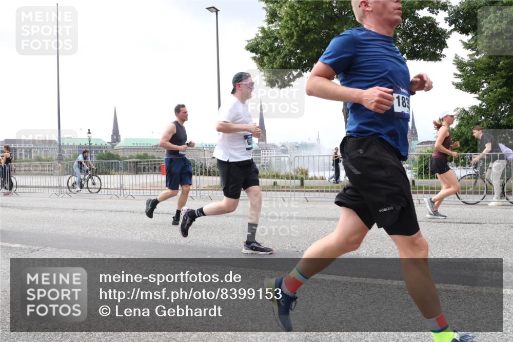 29.06.2025 - hella hamburg halbmarathon Lena Gebhardt http://msf.ph/oto/8399153 29.06.2025 10:40:37 Lombardsbrücke 62, 183, 1018, 1037, 1075, 1323, 2019, 2042, 2109, 2173, 2206, 2299, 2515, 2572, 2762, 2763, 2858, 3121, 3237, 3293, 3295, 3306, 3432, 3515, 3607, 3694, 3808, 3810, 4044, 4271, 4411, 4530, 4612, 4756, 4775, 4906, 4972, 5059, 5113, 5263, 5351, 5352, 5702, 5753, 5975, 6076, 6098, 6163, 6229, 6278, 6280, 6289, 6363, 6463, 6673, 6866, 6876, 6920, 7108, 7174, 7293, 7675, 7850, 7956, 8053, 8054, 8307, 8378, 8391, 8429, 8430, 9009, 9237, 11053 meine-sportfotos.de