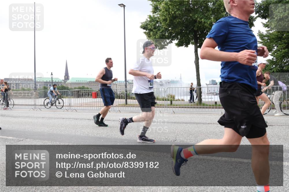 29.06.2025 - hella hamburg halbmarathon Lena Gebhardt http://msf.ph/oto/8399182 29.06.2025 10:40:37 Lombardsbrücke 1018, 1037, 1075, 1323, 2019, 2042, 2109, 2173, 2206, 2299, 2515, 2572, 2762, 2763, 2858, 3121, 3237, 3293, 3295, 3306, 3432, 3515, 3607, 3694, 3808, 3810, 4044, 4271, 4411, 4530, 4612, 4756, 4775, 4906, 4972, 5059, 5113, 5263, 5351, 5352, 5702, 5753, 5975, 6076, 6098, 6163, 6229, 6278, 6280, 6289, 6363, 6463, 6673, 6866, 6876, 6920, 7108, 7174, 7293, 7675, 7850, 7956, 8053, 8054, 8307, 8378, 8391, 8429, 8430, 9009, 9237, 11053 meine-sportfotos.de