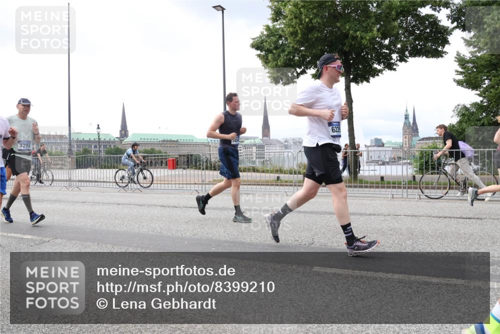 29.06.2025 - hella hamburg halbmarathon Lena Gebhardt http://msf.ph/oto/8399210 29.06.2025 10:40:37 Lombardsbrücke 3293, 14341, 6229, 1018, 1037, 1075, 1323, 2019, 2042, 2109, 2173, 2206, 2299, 2515, 2572, 2762, 2763, 2858, 3121, 3237, 3293, 3295, 3306, 3432, 3515, 3607, 3694, 3808, 3810, 4044, 4271, 4411, 4530, 4612, 4756, 4775, 4906, 4972, 5059, 5113, 5263, 5351, 5352, 5702, 5753, 5975, 6076, 6098, 6163, 6229, 6278, 6280, 6289, 6363, 6463, 6673, 6866, 6876, 6920, 7108, 7174, 7293, 7675, 7850, 7956, 8053, 8054, 8307, 8378, 8391, 8429, 8430, 9009, 9237, 11053 meine-sportfotos.de