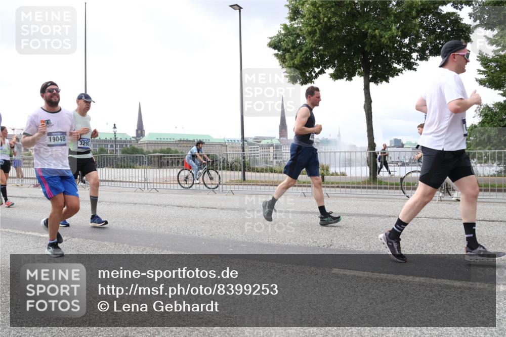 29.06.2025 - hella hamburg halbmarathon Lena Gebhardt http://msf.ph/oto/8399253 29.06.2025 10:40:38 Lombardsbrücke 19048, 3293, 1018, 1037, 1075, 1323, 2019, 2042, 2109, 2173, 2206, 2299, 2515, 2572, 2762, 2763, 2858, 3121, 3237, 3293, 3295, 3306, 3432, 3515, 3607, 3694, 3808, 3810, 4044, 4271, 4411, 4530, 4612, 4756, 4774, 4775, 4906, 4972, 5059, 5113, 5263, 5351, 5352, 5702, 5753, 5975, 6076, 6098, 6163, 6229, 6278, 6280, 6289, 6363, 6463, 6673, 6866, 6876, 6920, 7108, 7174, 7293, 7675, 7850, 7956, 8053, 8054, 8307, 8378, 8391, 8429, 8430, 9009, 9237, 11053 meine-sportfotos.de