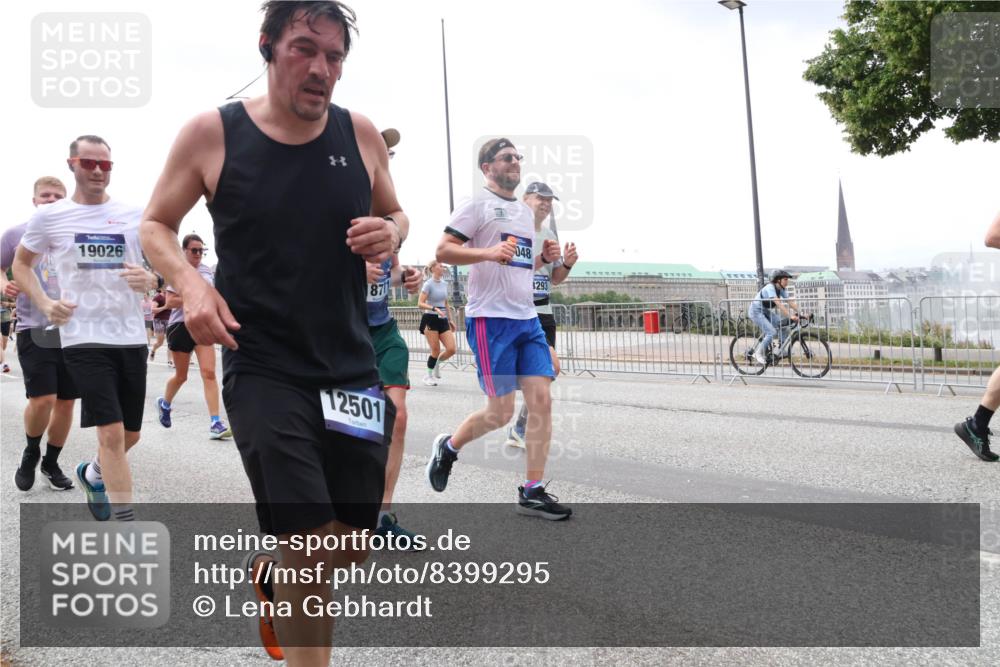29.06.2025 - hella hamburg halbmarathon Lena Gebhardt http://msf.ph/oto/8399295 29.06.2025 10:40:38 Lombardsbrücke 19026, 875, 12501, 048, 293, 1018, 1037, 1075, 1323, 2019, 2042, 2109, 2173, 2206, 2299, 2515, 2572, 2762, 2763, 2858, 3121, 3237, 3293, 3295, 3306, 3432, 3515, 3607, 3694, 3808, 3810, 4044, 4271, 4411, 4530, 4612, 4756, 4774, 4775, 4906, 4972, 5059, 5113, 5263, 5351, 5352, 5702, 5753, 5975, 6076, 6098, 6163, 6229, 6278, 6280, 6289, 6363, 6463, 6673, 6866, 6876, 6920, 7108, 7174, 7293, 7675, 7850, 7956, 8053, 8054, 8307, 8378, 8391, 8429, 8430, 9009, 9237, 11053 meine-sportfotos.de