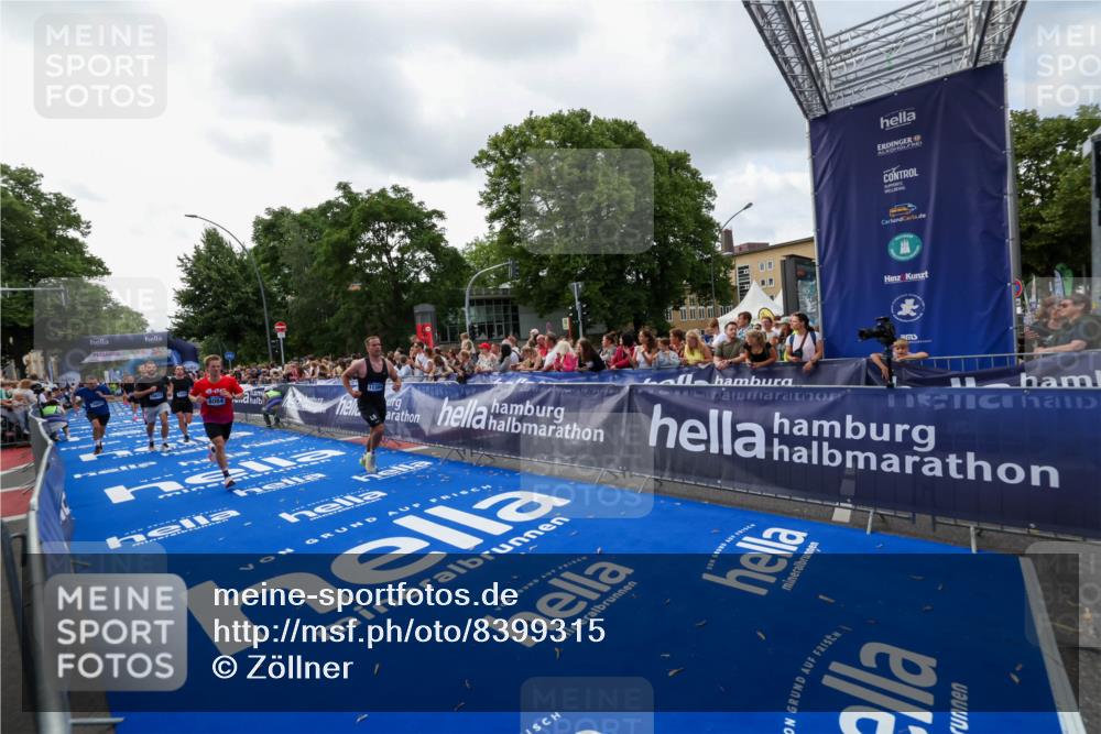 29.06.2025 - hella hamburg halbmarathon Zöllner http://msf.ph/oto/8399315 29.06.2025 10:36:31 Ziel 8084, 9296, 10404, 10680, 10852, 11304, 11833, 12916, 14075, 17723, 18062 meine-sportfotos.de