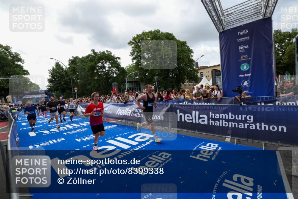 29.06.2025 - hella hamburg halbmarathon Zöllner http://msf.ph/oto/8399338 29.06.2025 10:36:32 Ziel 2121, 8084, 8121, 9296, 10404, 10680, 10852, 11304, 11833, 12916, 17723, 18062 meine-sportfotos.de