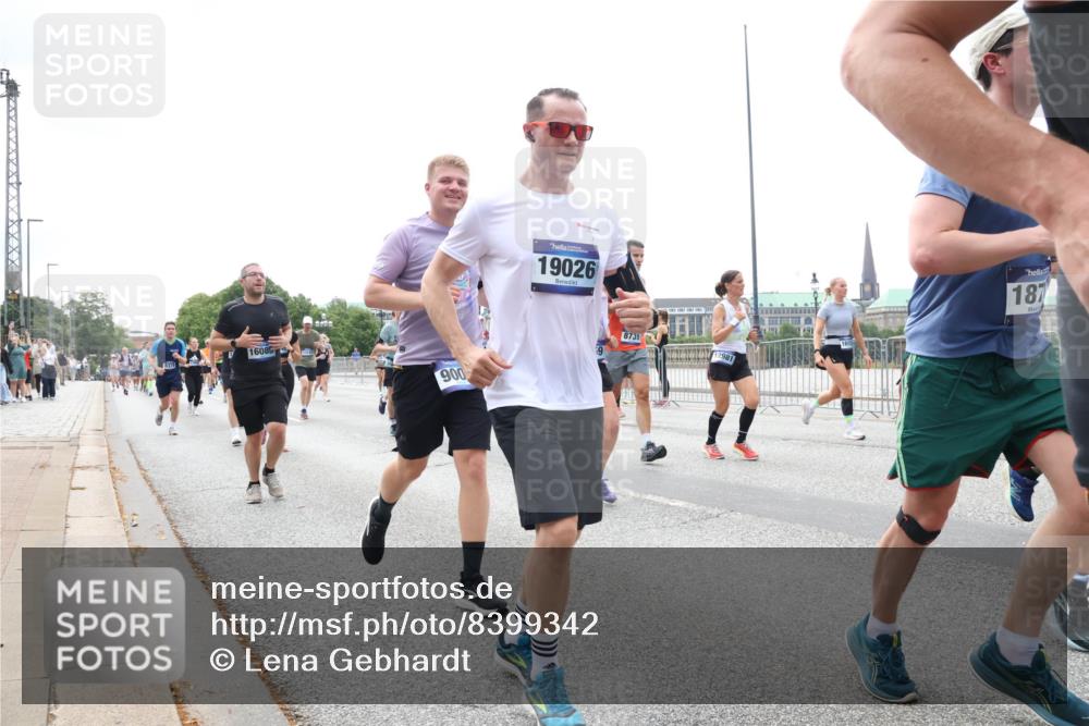 29.06.2025 - hella hamburg halbmarathon Lena Gebhardt http://msf.ph/oto/8399342 29.06.2025 10:40:39 Lombardsbrücke 16085, 900, 19026, 19, 8739, 12981, 187, 1018, 1037, 1075, 1323, 2042, 2109, 2173, 2206, 2299, 2515, 2572, 2762, 2763, 2858, 3121, 3237, 3293, 3295, 3306, 3432, 3515, 3607, 3694, 3808, 3810, 4044, 4271, 4411, 4530, 4612, 4756, 4774, 4775, 4906, 4972, 5059, 5113, 5351, 5352, 5702, 5753, 5975, 6076, 6098, 6163, 6229, 6278, 6280, 6289, 6363, 6463, 6673, 6866, 6876, 6920, 7108, 7174, 7293, 7675, 7850, 7956, 8053, 8054, 8307, 8378, 8391, 8429, 8430, 9009, 9237, 11053 meine-sportfotos.de