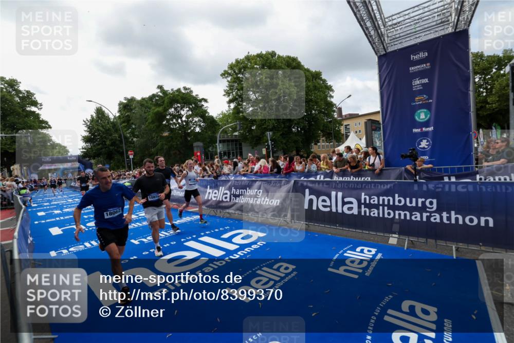 29.06.2025 - hella hamburg halbmarathon Zöllner http://msf.ph/oto/8399370 29.06.2025 10:36:33 Ziel 2121, 8084, 8121, 9296, 10404, 10680, 10852, 11304, 11833, 12916, 17723, 18062 meine-sportfotos.de