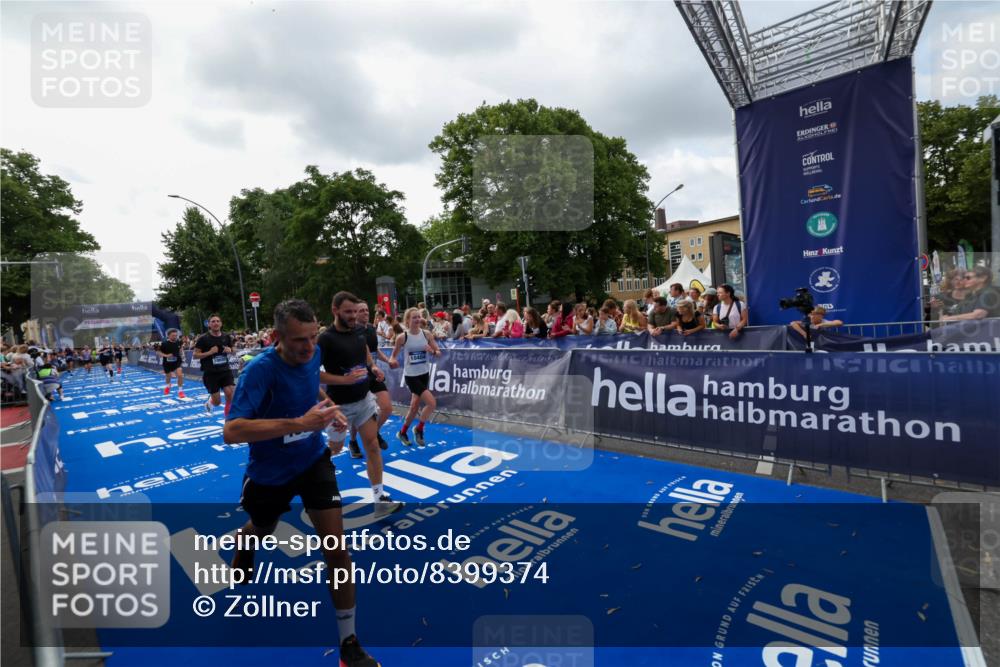 29.06.2025 - hella hamburg halbmarathon Zöllner http://msf.ph/oto/8399374 29.06.2025 10:36:34 Ziel 2121, 6915, 8121, 9296, 10404, 10680, 10852, 11833, 12916, 17723, 18062 meine-sportfotos.de