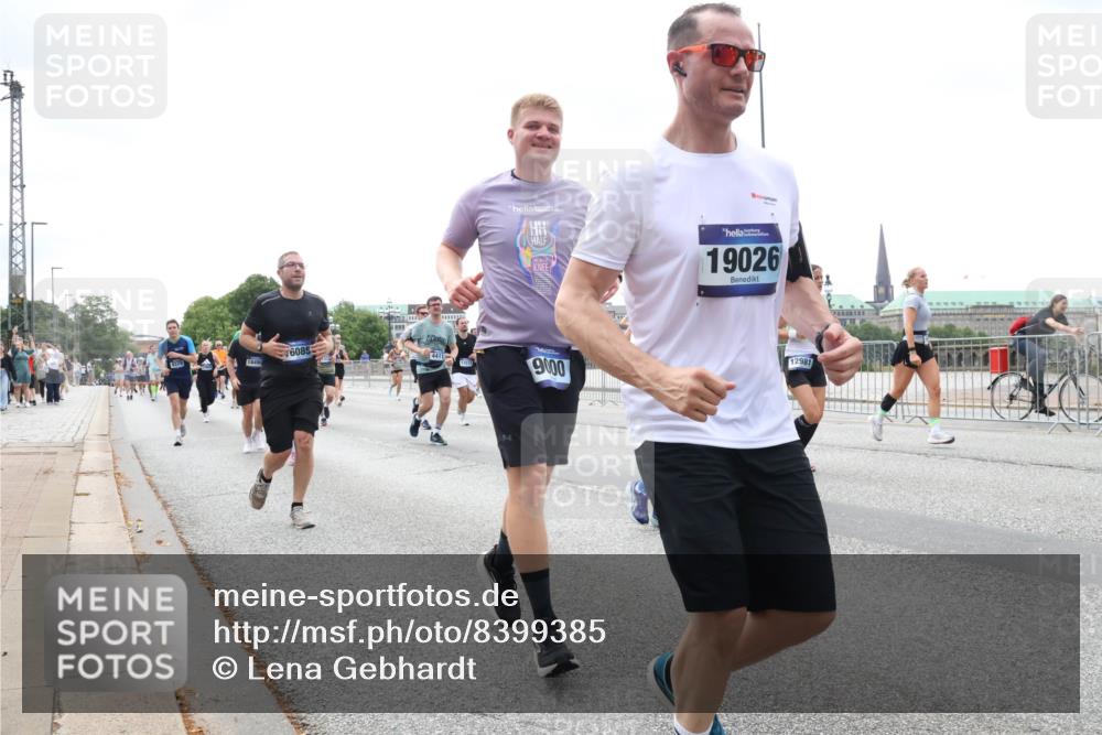 29.06.2025 - hella hamburg halbmarathon Lena Gebhardt http://msf.ph/oto/8399385 29.06.2025 10:40:39 Lombardsbrücke 8378, 18490, 6085, 4411, 19026, 9000, 12981, 1018, 1037, 1075, 1323, 2042, 2109, 2173, 2206, 2299, 2515, 2572, 2762, 2763, 2858, 3121, 3237, 3293, 3295, 3306, 3432, 3515, 3607, 3694, 3808, 3810, 4044, 4271, 4411, 4530, 4612, 4756, 4774, 4775, 4906, 4972, 5059, 5113, 5351, 5352, 5702, 5753, 5975, 6076, 6098, 6163, 6229, 6278, 6280, 6289, 6363, 6463, 6673, 6866, 6876, 6920, 7108, 7174, 7293, 7675, 7850, 7956, 8053, 8054, 8307, 8378, 8391, 8429, 8430, 9009, 9237, 11053 meine-sportfotos.de