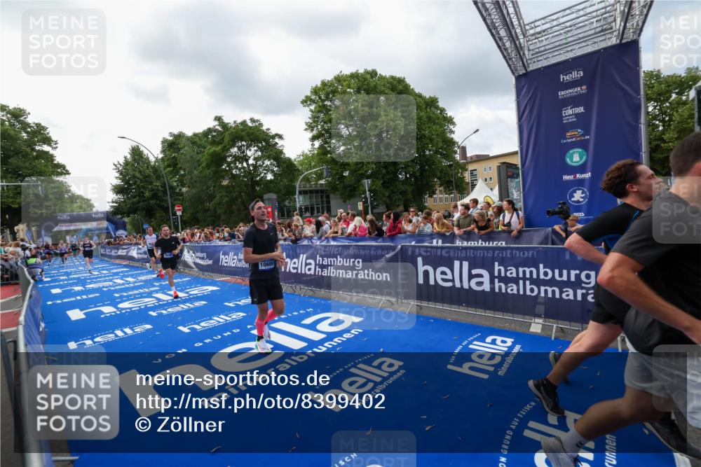 29.06.2025 - hella hamburg halbmarathon Zöllner http://msf.ph/oto/8399402 29.06.2025 10:36:35 Ziel 2121, 6915, 8121, 9296, 10404, 10680, 10852, 11833, 12916, 16523, 17723 meine-sportfotos.de