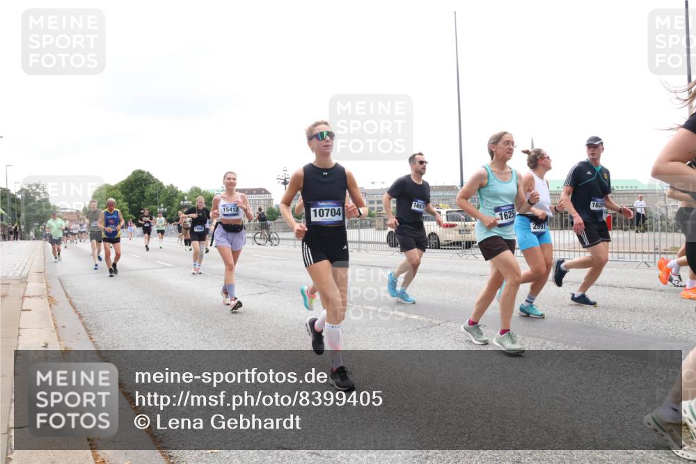 29.06.2025 - hella hamburg halbmarathon Lena Gebhardt http://msf.ph/oto/8399405 29.06.2025 10:49:51 Lombardsbrücke 15582, 15412, 10704, 1697, 1625, 2997, 1626, 1040, 1041, 1487, 1511, 1625, 1805, 1888, 2212, 2466, 2668, 2862, 2997, 3183, 3383, 3943, 4090, 4769, 4870, 5076, 5106, 5552, 5694, 5749, 5751, 6191, 6694, 7301, 7305, 7339, 7366, 7650, 7679, 7722, 8065, 8254, 9015, 9162, 9261, 9940, 10333, 10403, 10617, 10683, 10704, 11030, 11558, 11631, 11760, 12124, 12388, 13128, 13309, 13381, 13744, 13764, 14505, 14545, 14692, 15626 meine-sportfotos.de