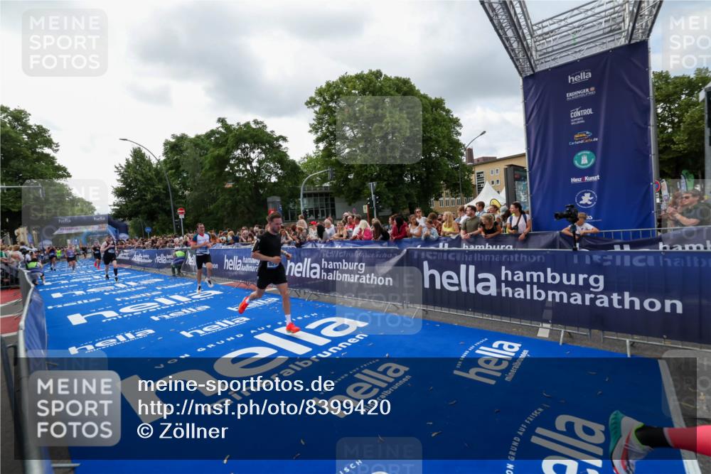29.06.2025 - hella hamburg halbmarathon Zöllner http://msf.ph/oto/8399420 29.06.2025 10:36:36 Ziel 2121, 6915, 8121, 9296, 10680, 11833, 16523, 17723 meine-sportfotos.de