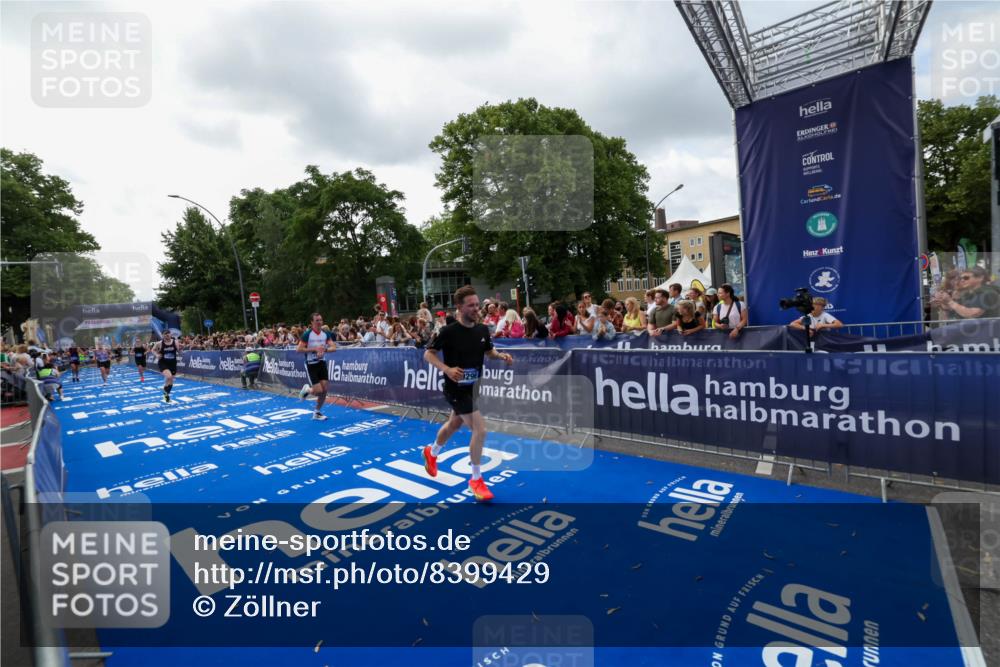29.06.2025 - hella hamburg halbmarathon Zöllner http://msf.ph/oto/8399429 29.06.2025 10:36:36 Ziel 2121, 6915, 8121, 9296, 10680, 11833, 16523, 17723 meine-sportfotos.de