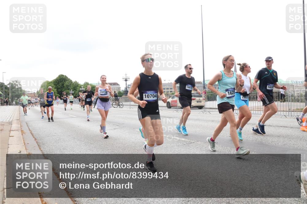 29.06.2025 - hella hamburg halbmarathon Lena Gebhardt http://msf.ph/oto/8399434 29.06.2025 10:49:51 Lombardsbrücke 15582, 15412, 10704, 16975, 1625, 2997, 1626, 1040, 1041, 1487, 1511, 1625, 1805, 1888, 2212, 2466, 2668, 2862, 2997, 3183, 3383, 3943, 4090, 4769, 4870, 5076, 5106, 5552, 5694, 5749, 5751, 6191, 6694, 7301, 7305, 7339, 7366, 7650, 7679, 7722, 8065, 8254, 9015, 9162, 9261, 9940, 10333, 10403, 10617, 10683, 10704, 11030, 11558, 11631, 11760, 12124, 12388, 13128, 13309, 13381, 13744, 13764, 14505, 14545, 14692, 15626 meine-sportfotos.de