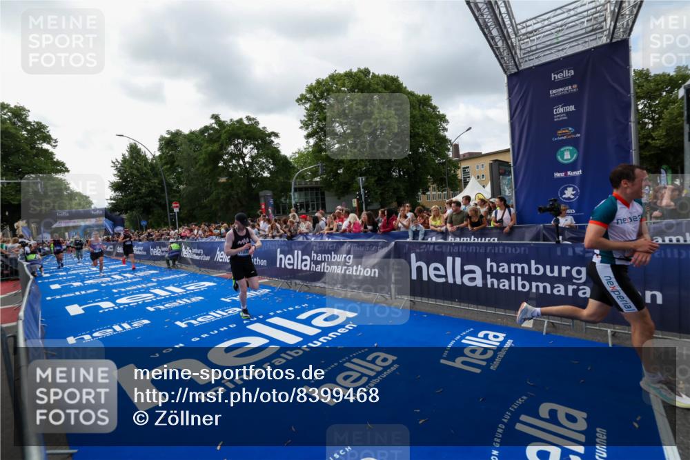 29.06.2025 - hella hamburg halbmarathon Zöllner http://msf.ph/oto/8399468 29.06.2025 10:36:38 Ziel 2121, 3809, 5092, 6915, 8121, 11833, 16523, 17723 meine-sportfotos.de
