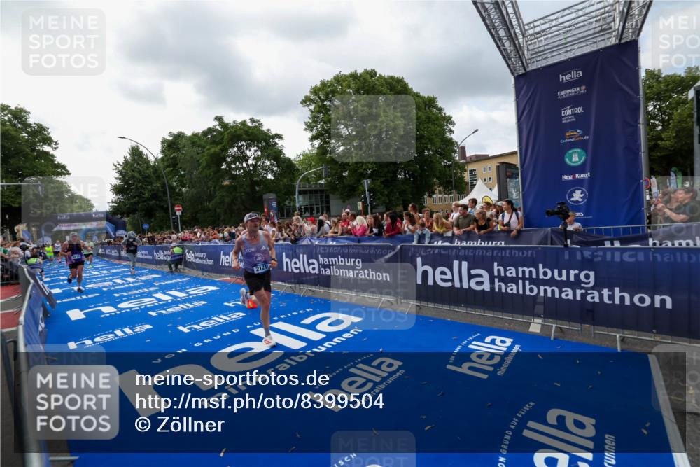29.06.2025 - hella hamburg halbmarathon Zöllner http://msf.ph/oto/8399504 29.06.2025 10:36:40 Ziel 1571, 2121, 3809, 5092, 6915, 8121, 16523, 18038, 18733 meine-sportfotos.de