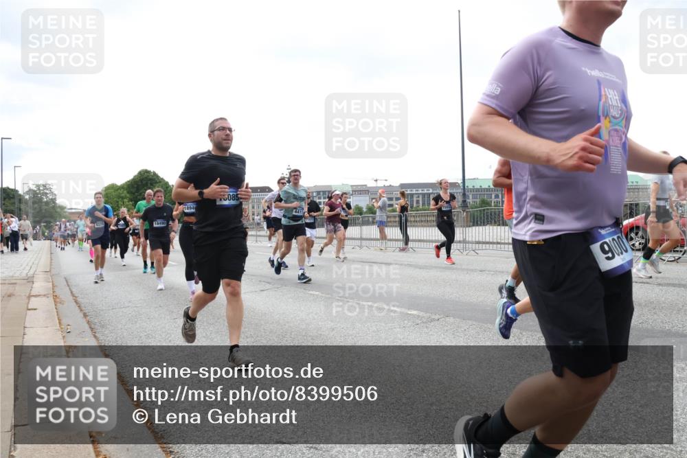 29.06.2025 - hella hamburg halbmarathon Lena Gebhardt http://msf.ph/oto/8399506 29.06.2025 10:40:39 Lombardsbrücke 085, 1894, 4411, 8378, 18490, 1513, 9000, 1018, 1037, 1075, 1323, 2042, 2109, 2173, 2206, 2299, 2515, 2572, 2762, 2763, 2858, 3121, 3237, 3293, 3295, 3306, 3432, 3515, 3607, 3694, 3808, 3810, 4044, 4271, 4411, 4530, 4612, 4756, 4774, 4775, 4906, 4972, 5059, 5113, 5351, 5352, 5702, 5753, 5975, 6076, 6098, 6163, 6229, 6278, 6280, 6289, 6363, 6463, 6673, 6866, 6876, 6920, 7108, 7174, 7293, 7675, 7850, 7956, 8053, 8054, 8307, 8378, 8391, 8429, 8430, 9009, 9237, 11053 meine-sportfotos.de