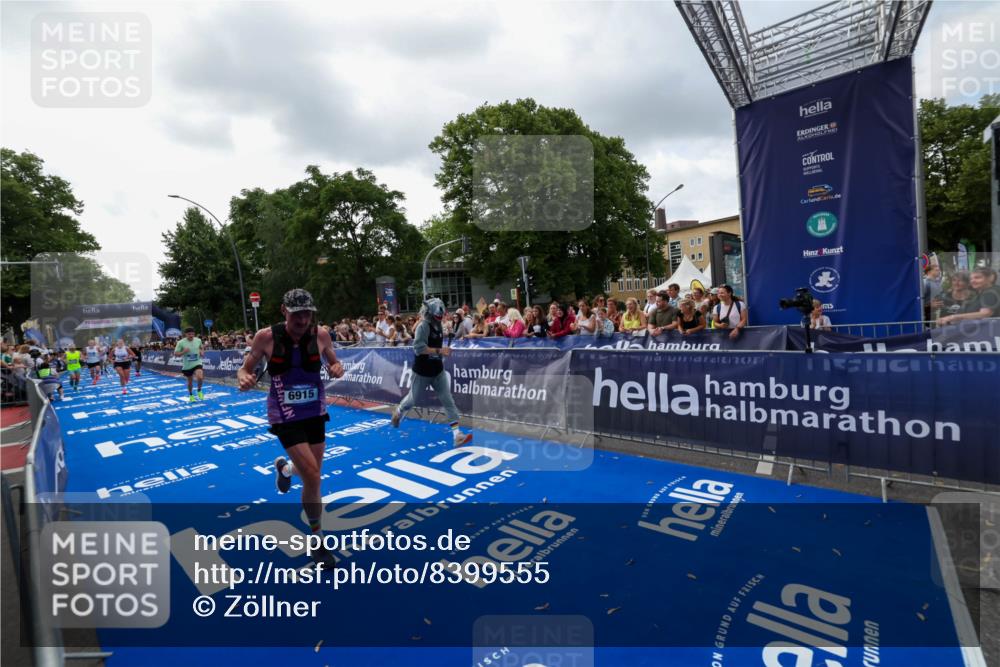 29.06.2025 - hella hamburg halbmarathon Zöllner http://msf.ph/oto/8399555 29.06.2025 10:36:43 Ziel 1571, 3809, 5092, 5961, 6915, 14622, 15621, 16523, 18038, 18733 meine-sportfotos.de