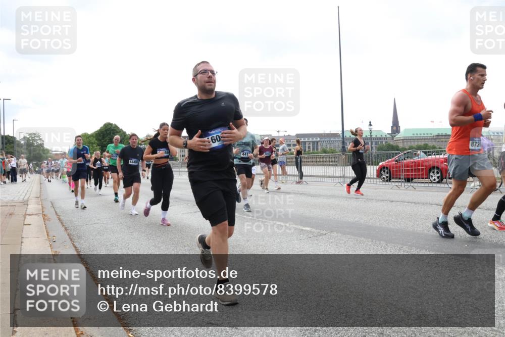 29.06.2025 - hella hamburg halbmarathon Lena Gebhardt http://msf.ph/oto/8399578 29.06.2025 10:40:40 Lombardsbrücke 18490, 60, 441, 8739, 1018, 1037, 1075, 1323, 2042, 2109, 2173, 2206, 2299, 2515, 2572, 2762, 2763, 2858, 3121, 3237, 3293, 3295, 3306, 3432, 3694, 3808, 3810, 4044, 4271, 4411, 4530, 4612, 4756, 4774, 4775, 4906, 4972, 5059, 5113, 5351, 5352, 5702, 5753, 5975, 6076, 6098, 6163, 6229, 6278, 6280, 6289, 6363, 6463, 6673, 6866, 6876, 7108, 7174, 7293, 7675, 7850, 7956, 8053, 8054, 8307, 8378, 8391, 8429, 8430, 9009, 9237, 11053 meine-sportfotos.de