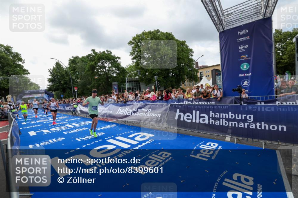29.06.2025 - hella hamburg halbmarathon Zöllner http://msf.ph/oto/8399601 29.06.2025 10:36:44 Ziel 1571, 3809, 5092, 5961, 14622, 15621, 16523, 18038, 18733 meine-sportfotos.de