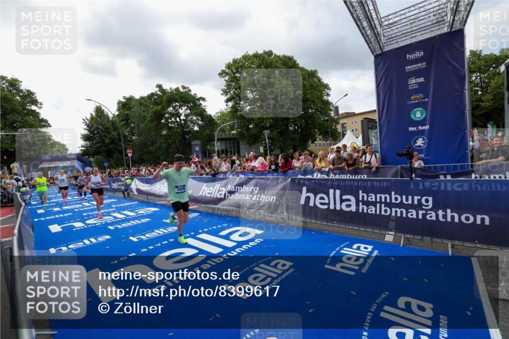 29.06.2025 - hella hamburg halbmarathon Zöllner http://msf.ph/oto/8399617 29.06.2025 10:36:44 Ziel 1571, 3809, 5092, 5961, 14622, 15621, 16523, 18038, 18733 meine-sportfotos.de