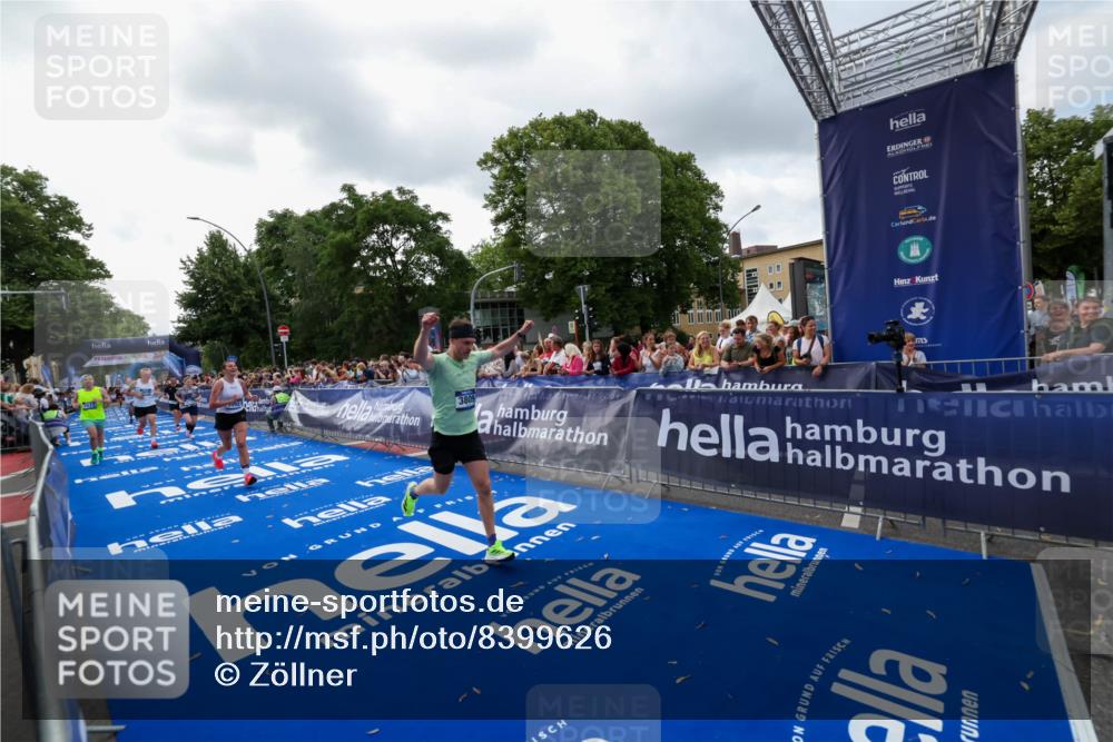 29.06.2025 - hella hamburg halbmarathon Zöllner http://msf.ph/oto/8399626 29.06.2025 10:36:45 Ziel 1571, 3809, 5092, 5961, 14622, 15621, 18038, 18733 meine-sportfotos.de