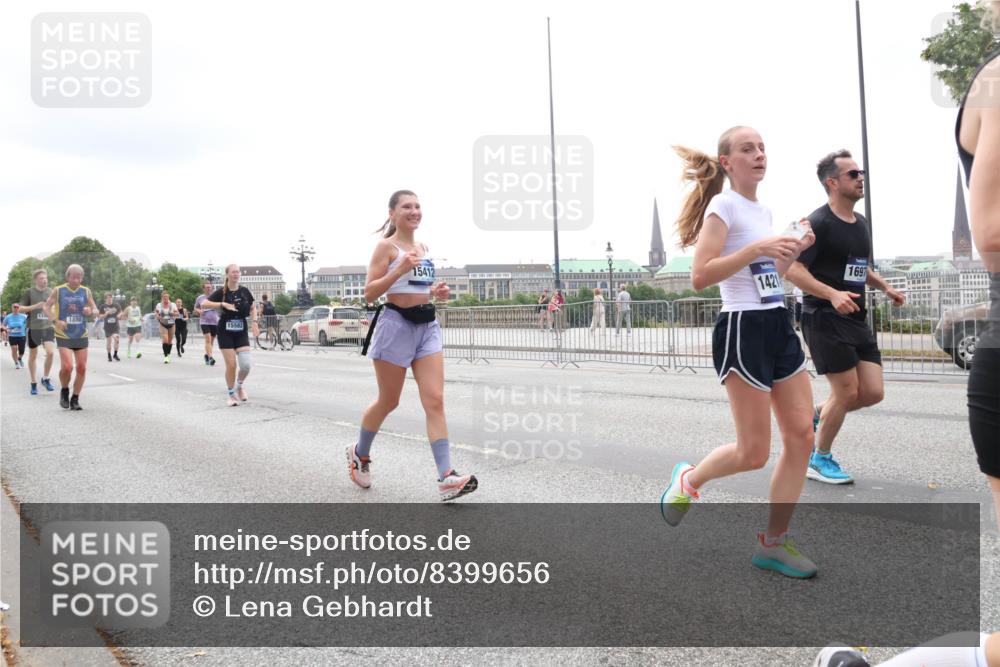 29.06.2025 - hella hamburg halbmarathon Lena Gebhardt http://msf.ph/oto/8399656 29.06.2025 10:49:52 Lombardsbrücke 174, 20, 1888, 15582, 15412, 1421, 1697, 1040, 1041, 1487, 1511, 1625, 1805, 1888, 2212, 2466, 2668, 2862, 2997, 3183, 3383, 3701, 3943, 4090, 4769, 4870, 5076, 5552, 5694, 5749, 5751, 6191, 6694, 7305, 7339, 7366, 7650, 7679, 7721, 7722, 8065, 8254, 9015, 9162, 9261, 9605, 9940, 10403, 10617, 10683, 10704, 11030, 11558, 11631, 11760, 12124, 12388, 13127, 13128, 13309, 13381, 13744, 13764, 14505, 14545, 14692, 15626 meine-sportfotos.de