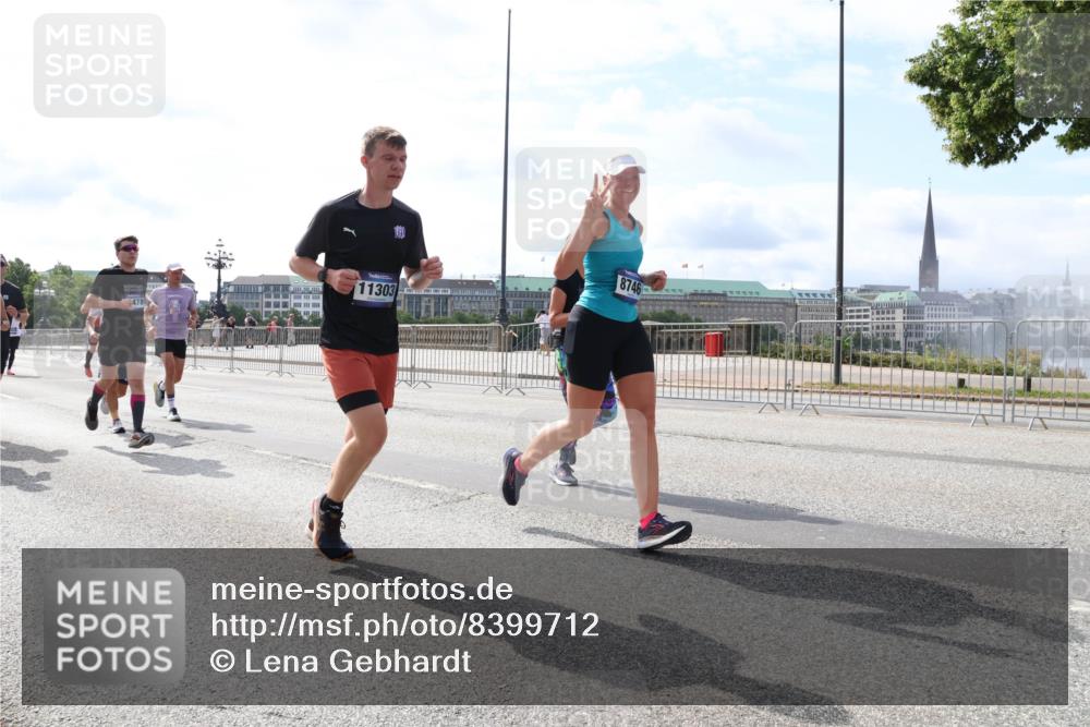29.06.2025 - hella hamburg halbmarathon Lena Gebhardt http://msf.ph/oto/8399712 29.06.2025 10:15:59 Lombardsbrücke 478, 11303, 8746, 1156, 1308, 1440, 1651, 2071, 2076, 2110, 2165, 2436, 2803, 2835, 2989, 3134, 3167, 3417, 4007, 4466, 4492, 4494, 4637, 4828, 5046, 5069, 5423, 6376, 6576, 7897, 7941, 7942, 8169, 8274, 8554, 8746, 8885, 9192, 9601, 9657, 9675, 9784, 9802, 9881, 10107, 10108, 10292, 10608, 10775, 10844, 10990, 11113, 11303, 11478, 11774, 11783, 11818, 12427, 12469, 13179, 13818, 13951, 14413, 14423, 14550, 14552, 15307 meine-sportfotos.de