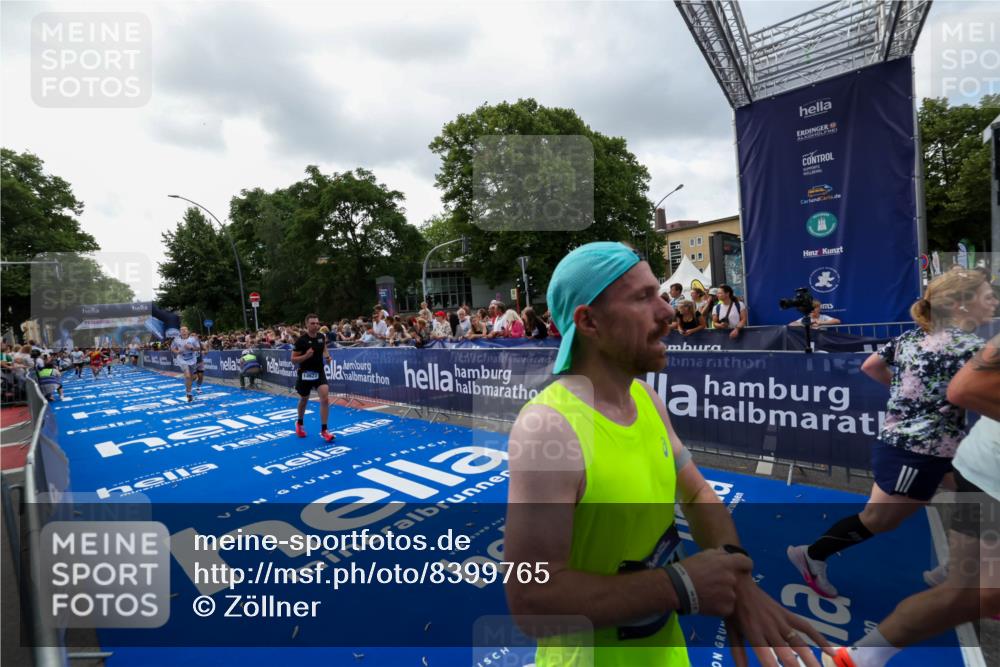 29.06.2025 - hella hamburg halbmarathon Zöllner http://msf.ph/oto/8399765 29.06.2025 10:36:48 Ziel 1571, 4865, 5961, 6529, 13343, 14622, 15621, 15939, 18038, 18733 meine-sportfotos.de