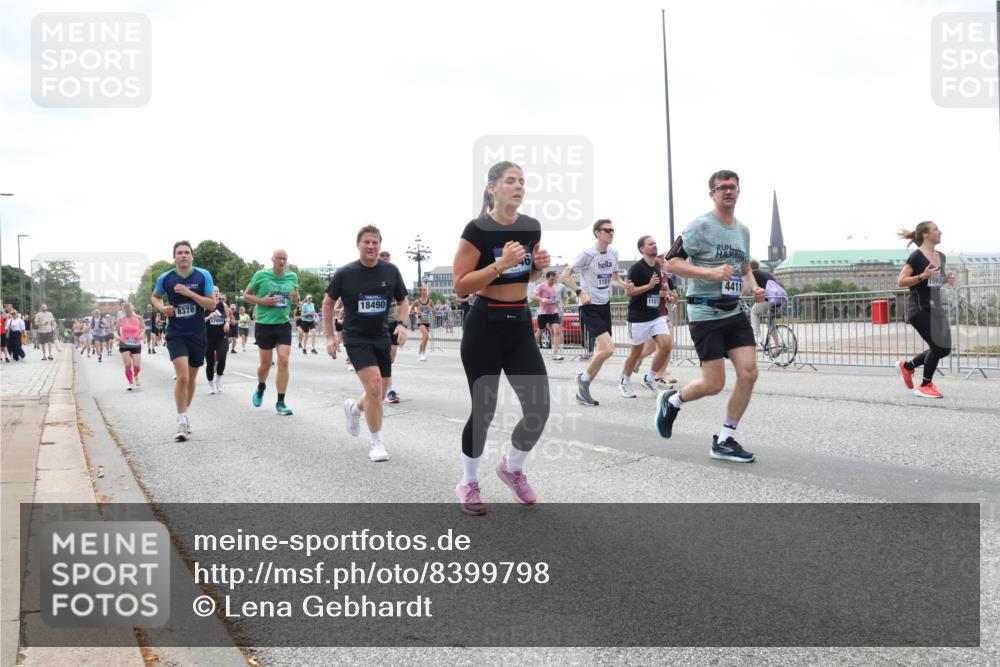 29.06.2025 - hella hamburg halbmarathon Lena Gebhardt http://msf.ph/oto/8399798 29.06.2025 10:40:41 Lombardsbrücke 8378, 18490, 1151, 11513, 4411, 1018, 1037, 1075, 1323, 2042, 2109, 2173, 2206, 2299, 2515, 2572, 2762, 2763, 2858, 3121, 3237, 3293, 3295, 3306, 3432, 3694, 3810, 4044, 4234, 4271, 4411, 4530, 4612, 4756, 4774, 4775, 4906, 4972, 5059, 5113, 5351, 5352, 5702, 5753, 5975, 6076, 6098, 6163, 6229, 6278, 6280, 6289, 6363, 6463, 6673, 6842, 6866, 6876, 7108, 7174, 7293, 7675, 7850, 7956, 8053, 8054, 8307, 8378, 8391, 8429, 8430, 9009, 9237, 11053 meine-sportfotos.de