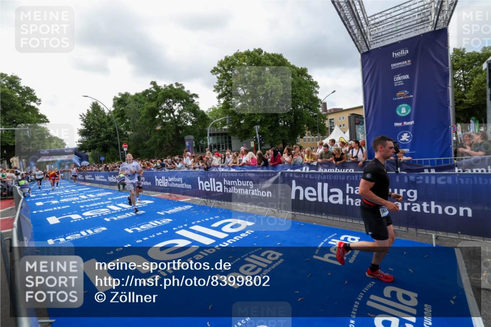 29.06.2025 - hella hamburg halbmarathon Zöllner http://msf.ph/oto/8399802 29.06.2025 10:36:50 Ziel 4865, 5961, 6529, 7310, 13343, 14622, 15621, 15939 meine-sportfotos.de