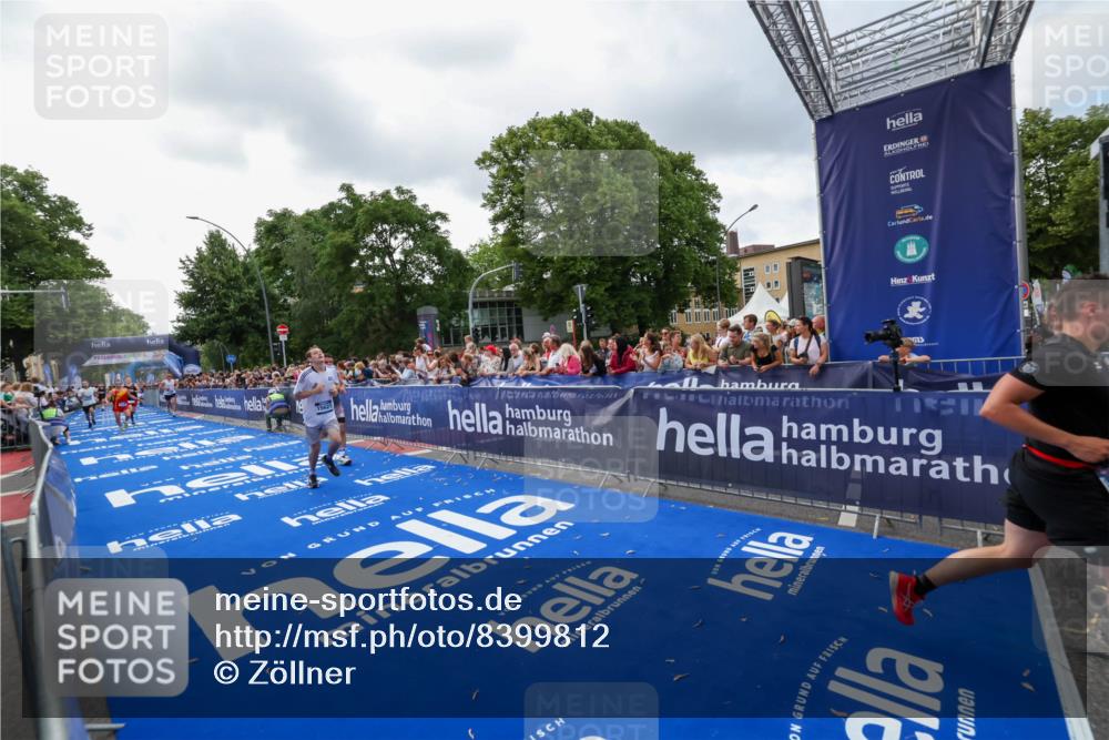 29.06.2025 - hella hamburg halbmarathon Zöllner http://msf.ph/oto/8399812 29.06.2025 10:36:50 Ziel 4865, 5961, 6529, 7310, 13343, 14622, 15621, 15939 meine-sportfotos.de