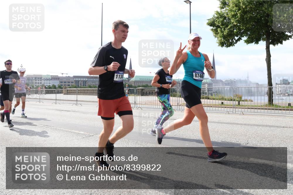 29.06.2025 - hella hamburg halbmarathon Lena Gebhardt http://msf.ph/oto/8399822 29.06.2025 10:16:00 Lombardsbrücke 11478, 1130, 18641, 8746, 1156, 1308, 1440, 1651, 2071, 2076, 2110, 2165, 2436, 2803, 2835, 2989, 3134, 3167, 3417, 4007, 4466, 4492, 4494, 4637, 4828, 5046, 5069, 5423, 6376, 6576, 7897, 7941, 7942, 8169, 8274, 8554, 8746, 8885, 9192, 9601, 9657, 9675, 9784, 9802, 9881, 10107, 10108, 10183, 10292, 10608, 10775, 10844, 10990, 11113, 11303, 11478, 11774, 11783, 11818, 12427, 12469, 13179, 13818, 13951, 14413, 14423, 14550, 14552, 15307 meine-sportfotos.de